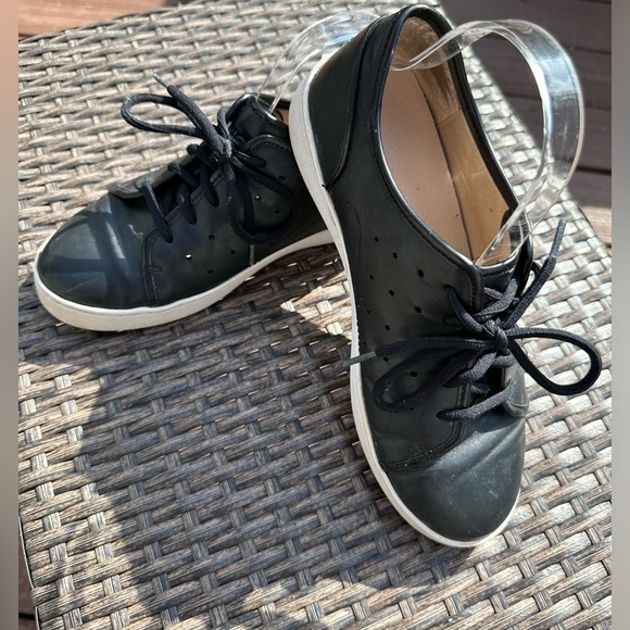 Vionic Lace-Up Sneakers - Picture 2 of 5